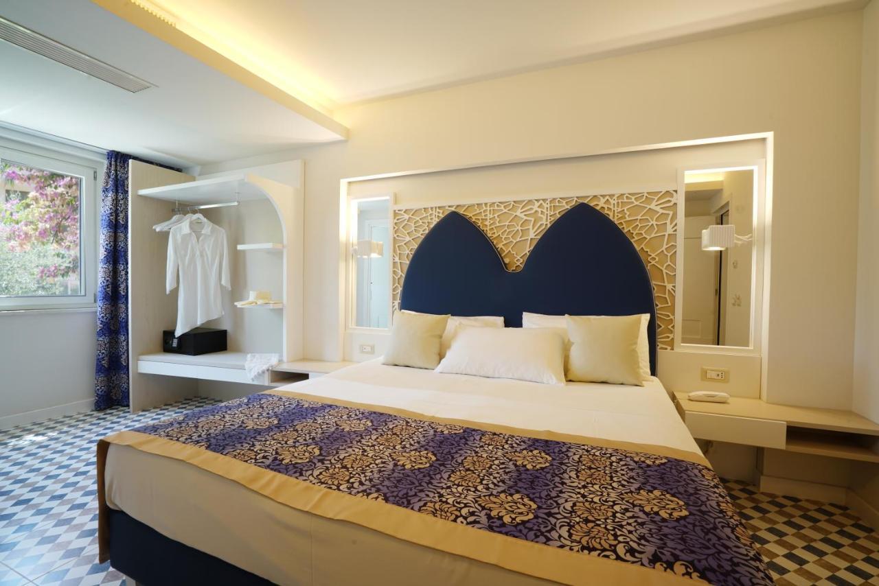 Suite Hotel L'Oasi Di Riaci (Adults Only) Santa Domenica  Eksteriør billede