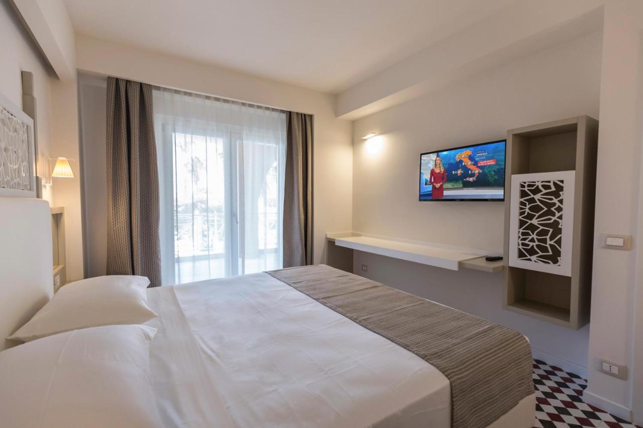 Suite Hotel L'Oasi Di Riaci (Adults Only) Santa Domenica  Eksteriør billede